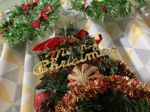 ずっとやりたかった『飾り棚にクリスマスツリーを飾る』を実現しました